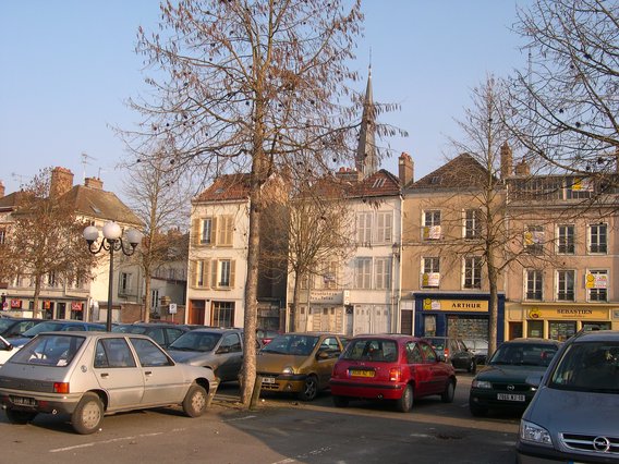  parking proche du théâtre de champagne